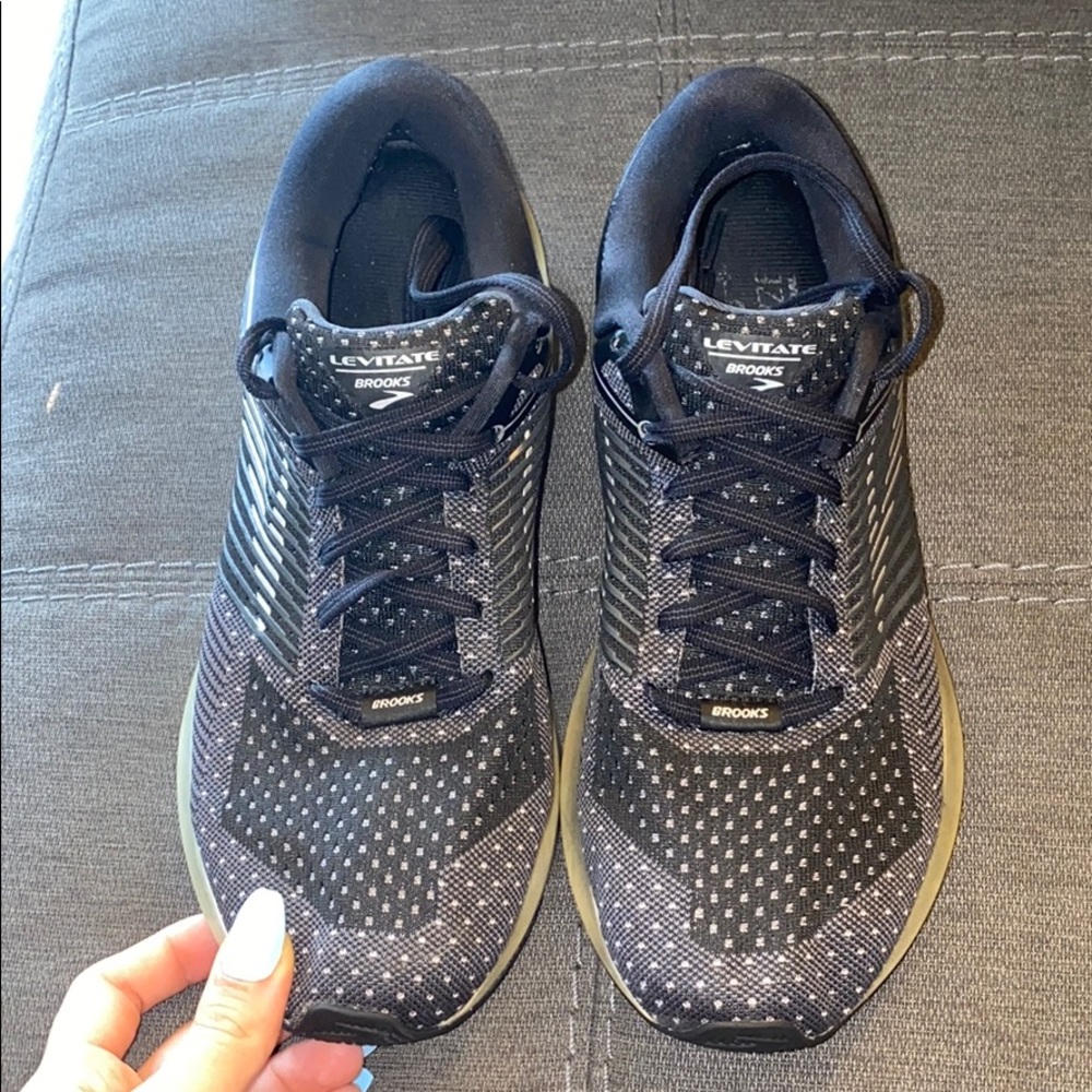 Used Brooks Levitate DNA Amp sneaker